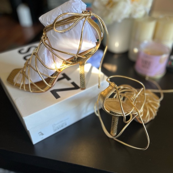 Gold strappy heels - Picture 5 of 5